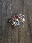 Karianne : draadring met zirkonia’s 