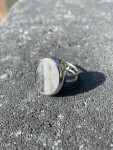 Wilma: opdracht ring met cabochon