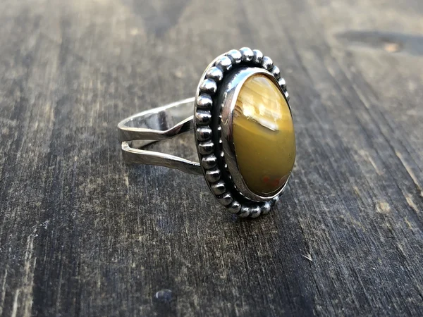 Ans R. : opdracht ring met cabochon