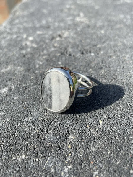 Wilma: opdracht ring met cabochon