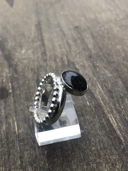 Gerda : opdracht ring met cabochon