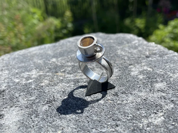 Ellen, ring met tijgeroog. Giet en soldeerwerk