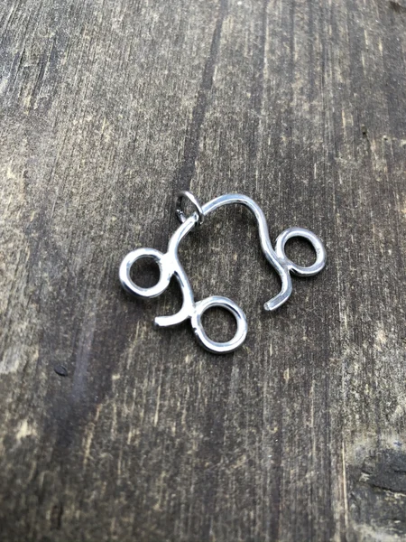 Ans R. : hangertje, soldeeropdracht
