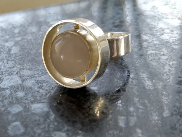 Petrouchka : zilveren ring met steen