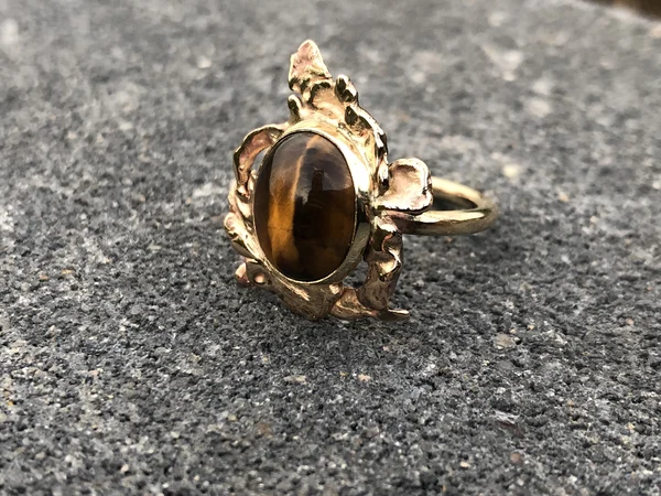 Karin vd. V : opdracht ring met cabochon
