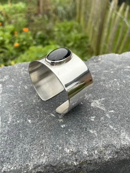 Charlotte: klemarmband met onyx