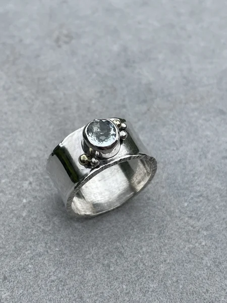 Ellen, ring met aquamarijn, eigen werk