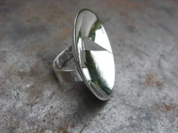 zilveren ring. Uit één zilveren cirkel